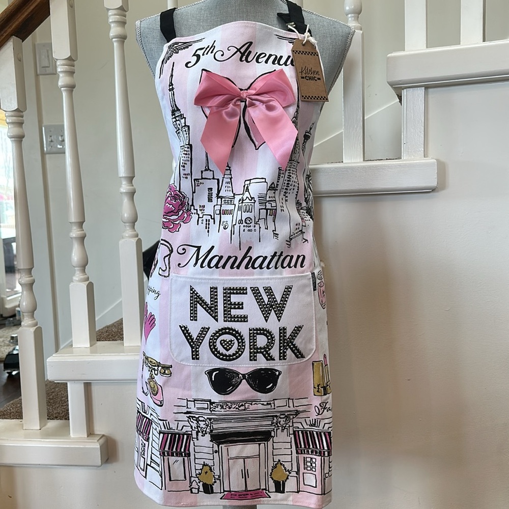 Nwt. Kitchen chic apron Pink New York Graphic Towel